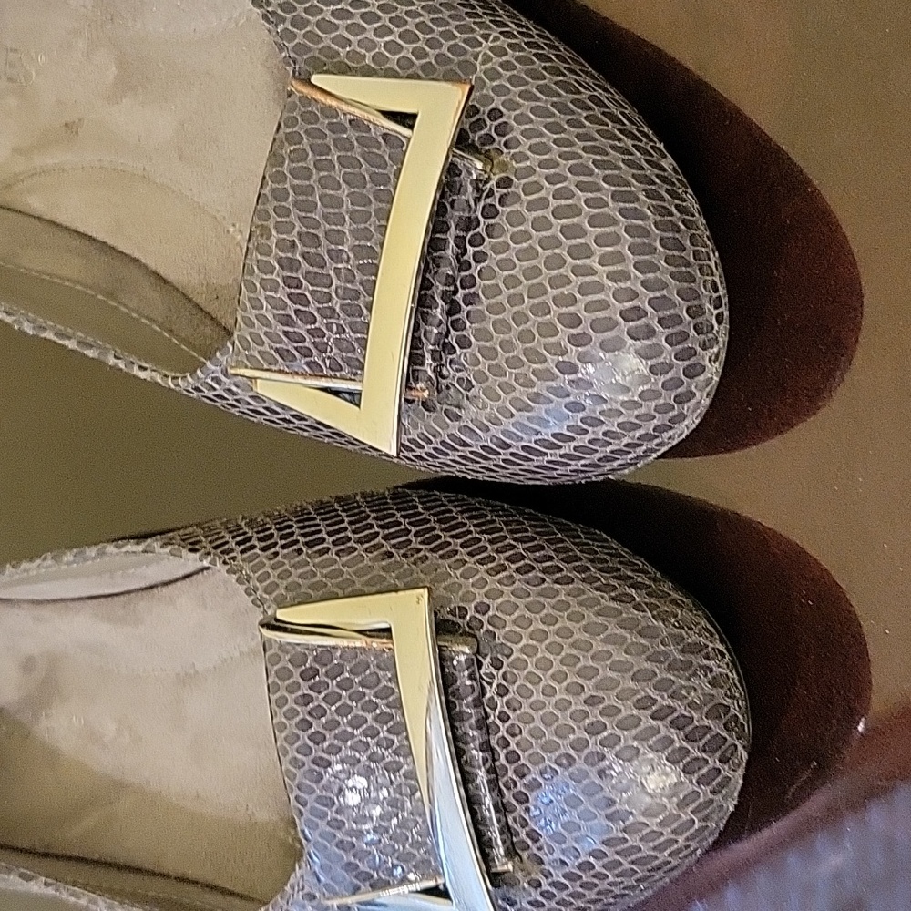 Shoes - Picture 5 of 6